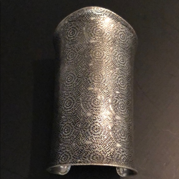 BOHEMIAN SILVER CUFF ETCHED W/BLACK BRACELET - Picture 3 of 8